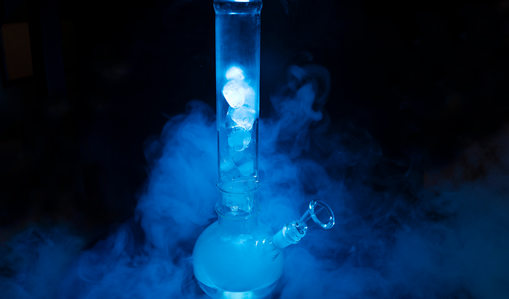 WHAT TO CONSIDER WHEN BUYING A (FIRST) BONG